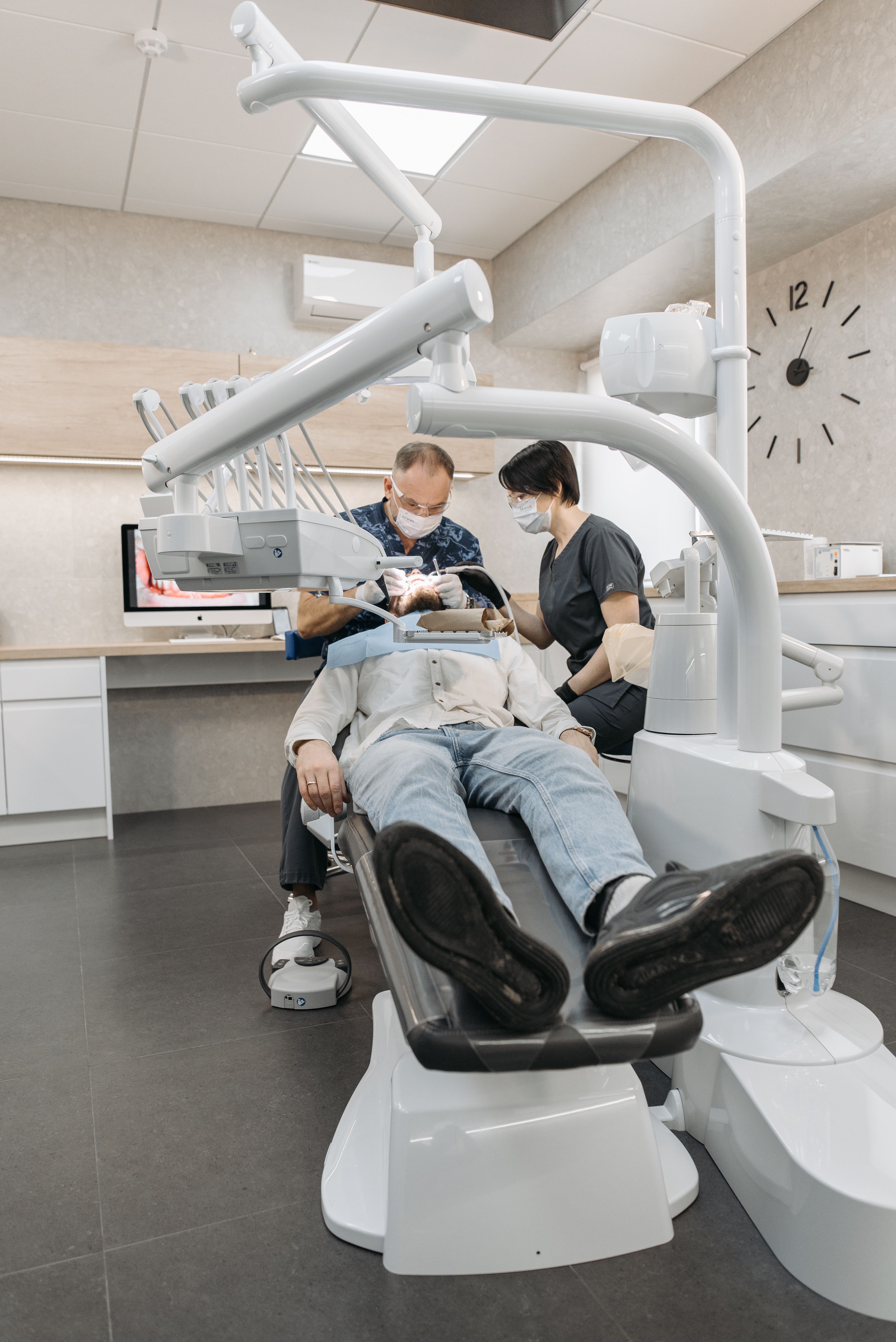 Ambiente moderno e acolhedor da clínica odontológica